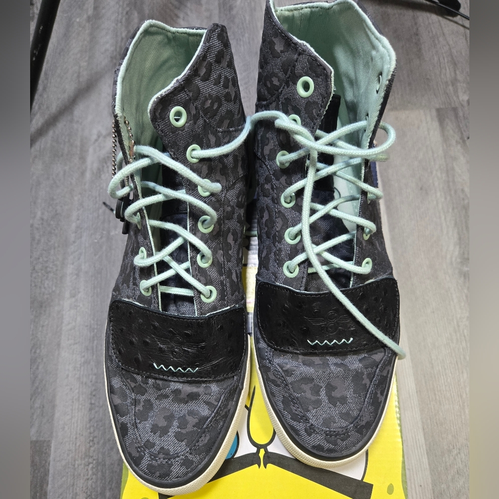 Stylish Men's High-Top Sneakers